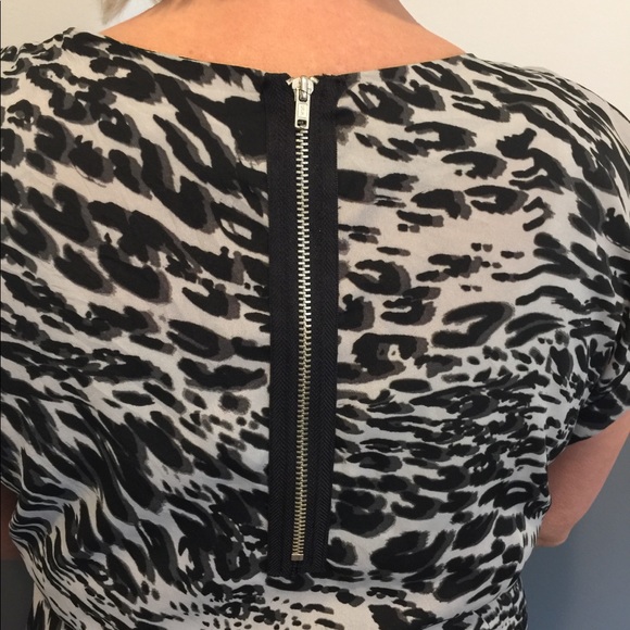 APT.9  size L sleeveless blouse very cool pattern! - Picture 3 of 5